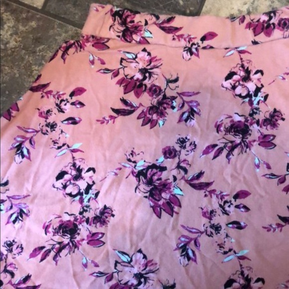 Pretty floral skirt - Picture 2 of 3